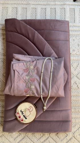 طقم صلاة + سجاد مع شرشف ربطة