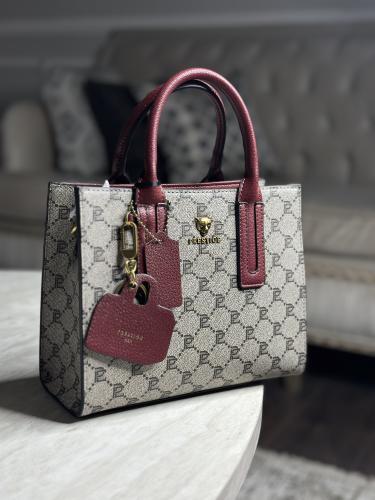 شنطة فخمة جدا مع كيس ماركة