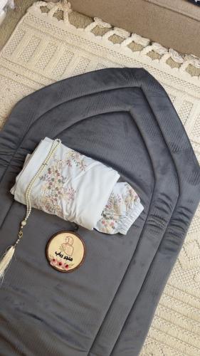 طقم صلاة + سجاد مع شرشف ربطة