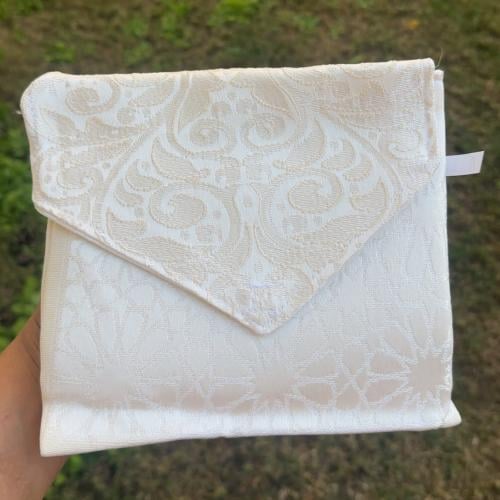 شنطة مع سجادة