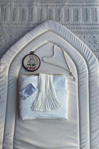 طقم صلاة + سجاد مع شرشف مرد ربطة