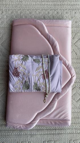 طقم صلاة سحاب + سجاد مع شرشف سحاب