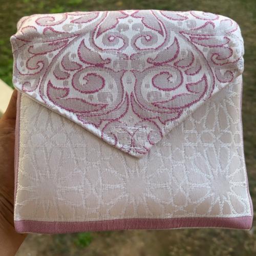 شنطة مع سجادة