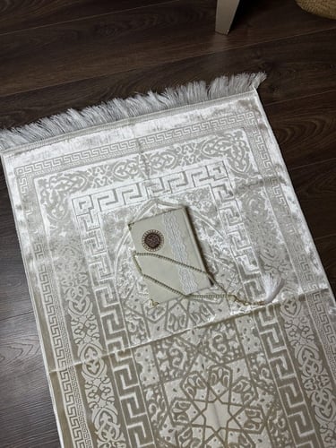 بكج رجالي(سجاد حرير+مصحف مفسر+مسباح لؤلؤ + تغليف م...