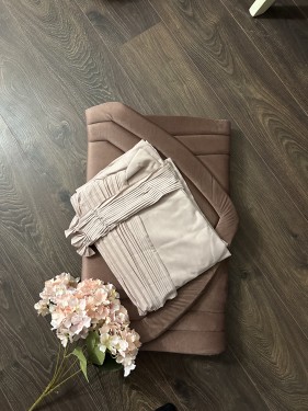 طقم صلاة شرشف وردي + سجاد + هدية مجانية