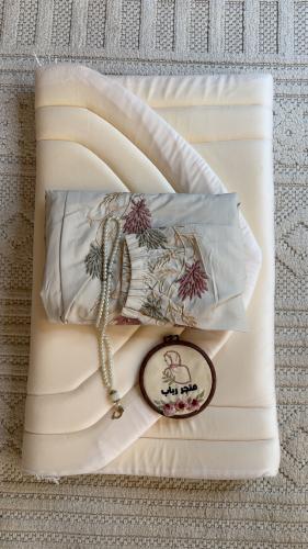 طقم صلاة + سجاد مع شرشف ربطة