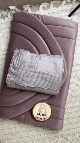 طقم صلاة + سجاد مع شرشف مرد ربطة