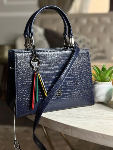 شنطة كحلي فخمة مع كيس الماركة