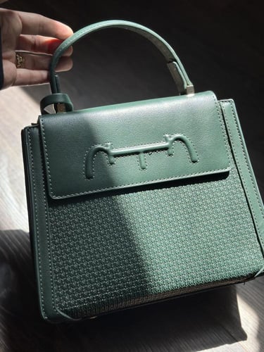 شنطة كارولينا هريرا هاي كواليتي