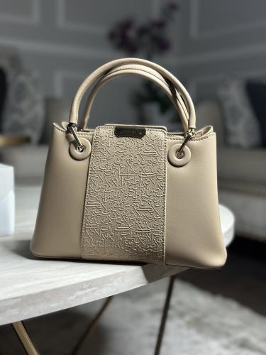 شنطة فخمة جدا مع كيس ماركة