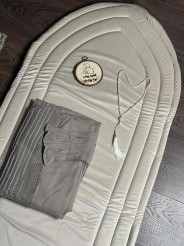 طقم صلاة + سجاد مع شرشف ربطة