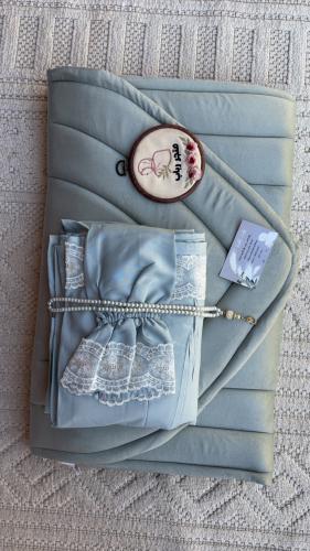 طقم صلاة + سجاد مع شرشف مرد ربطة