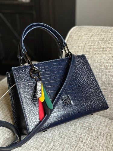 شنطة كحلي فخمة مع كيس الماركة