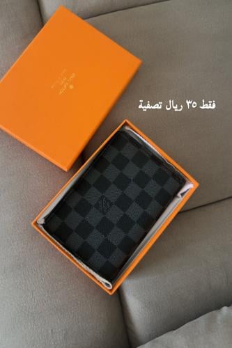 محفظة كروت لويس فيتون