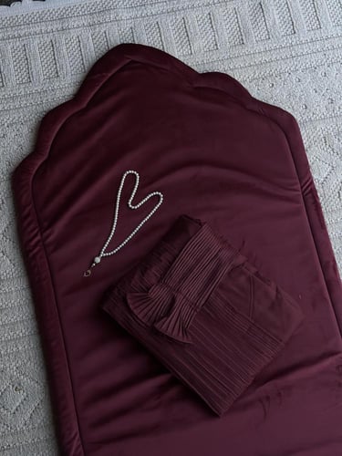 طقم صلاة برغندي + سجاد مع شرشف مرد ربطة