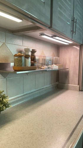 اضاءة ليد هيكل اسود لون الاضاءة اصفر 40 سم