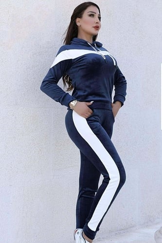 بجامة مخمل لون كحلي