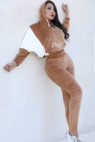 بجامة مخمل لون عسلي