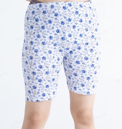 شورت نسائي أبيض مقلّم