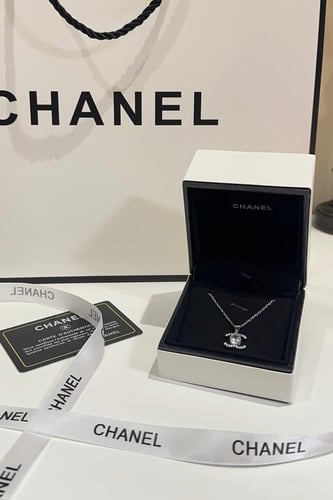 قلادة شانيل