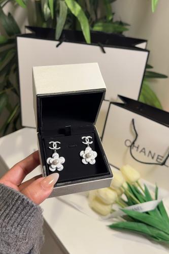 حلق شانيل زهرة ماستر