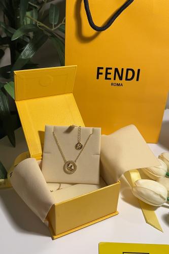 قلادة FINDI