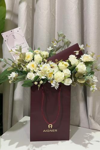 تنسيق ورد صناعي ابيض