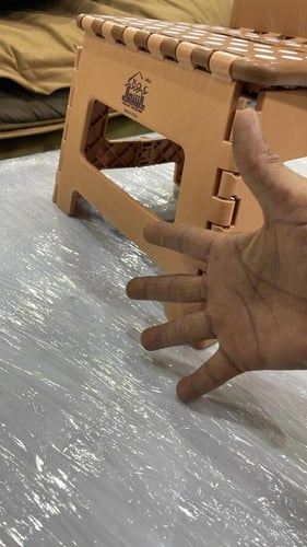 كرسي بلاستيك بظهر صغير