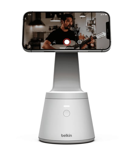 قاعدة تثبيت مغناطيسي بيلكن مع تتبع للوجه - ابيض