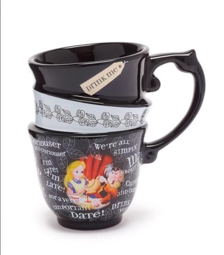 كوب أليس في بلاد العجائب