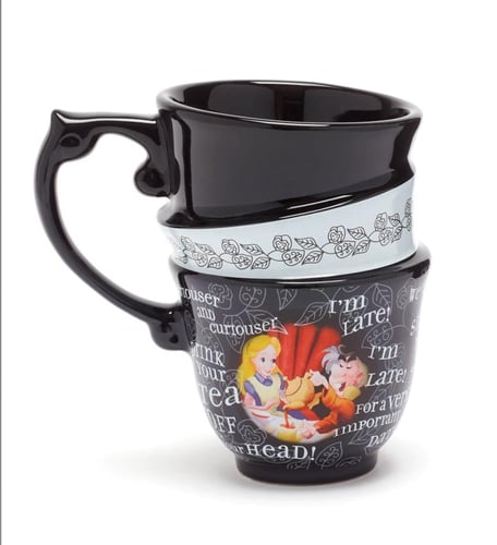 كوب أليس في بلاد العجائب