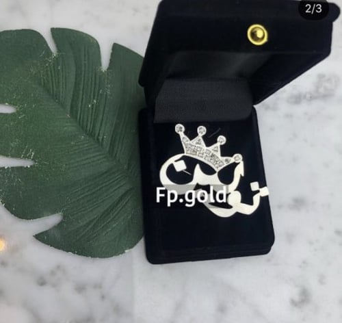 بروش تاج بالاسم مطلي فضه مع فصوص زريكون