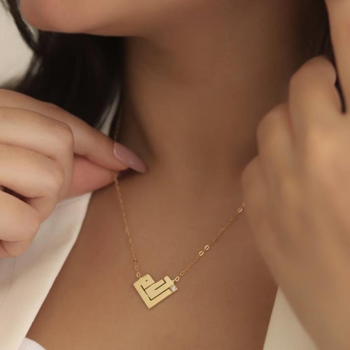 سلسال حرفين على شكل قلب بالكوفي