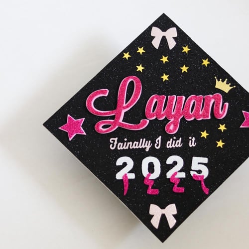 قبعة التخرج بالإسم قليتر