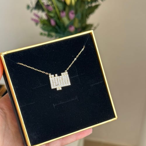 سلسال اسم لامع بالخط الكوفي