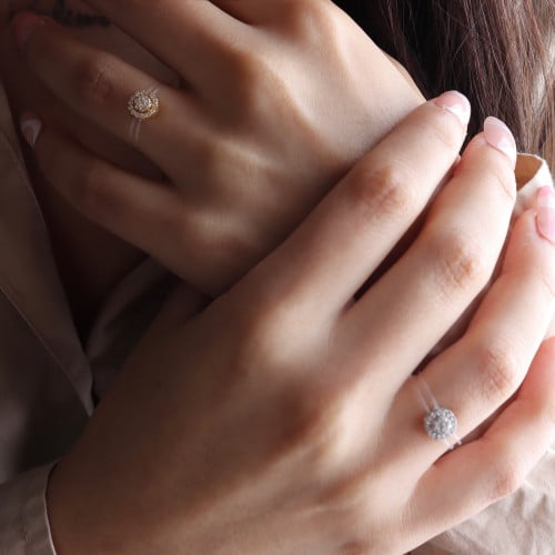 خاتم دائري شفاف ذهب عيار ١٨ الوزن 0.6 g