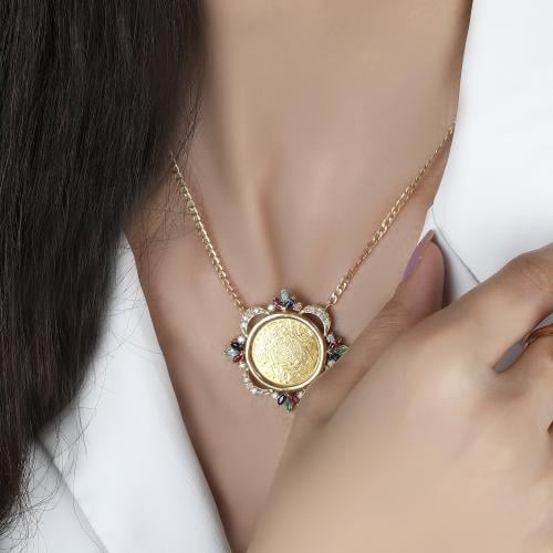 سلسال جنيه ذهب بإطار تاج