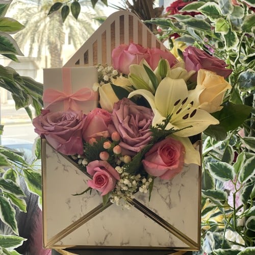 تغليف ورد طبيعي بظرف