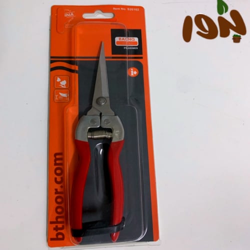 مقص ورد وثمار