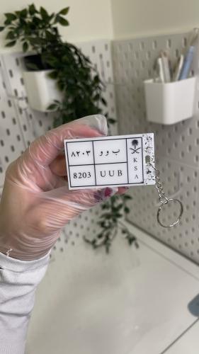 ميدالية ع شكل لوحه