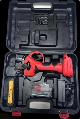 مقص تقليم فروع الأشجار اللاسلكي من شركة دينكس