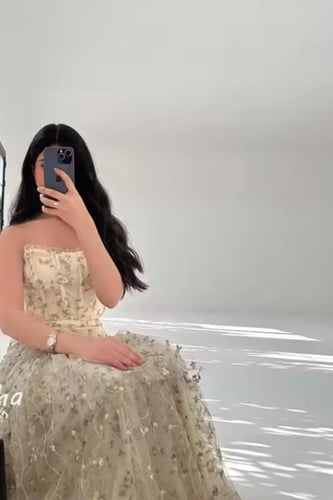 فستان مورّد بدون أكمام