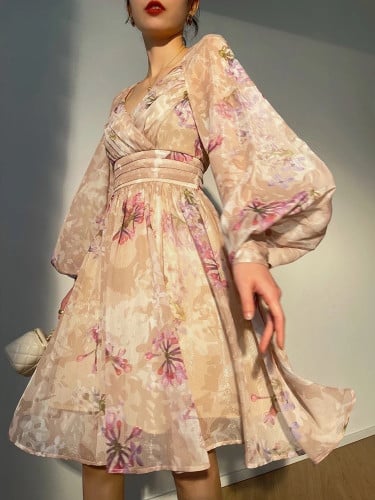 فستان بتصميم فرنسي