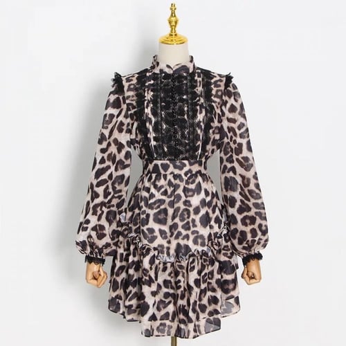 طقم بلوزة وتنورة قصيره