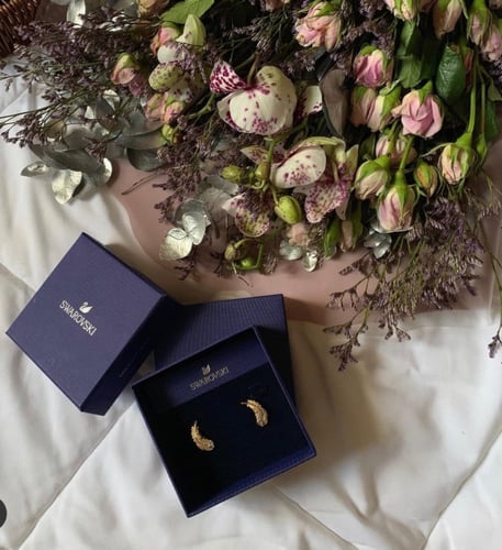 حلق الريش سوارفسكي