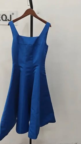 فستان كلوش بكسرات