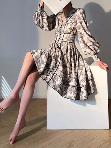 فستان مورد أبيض واسود