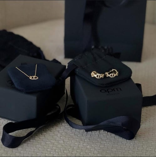 عرض قطعتين من APM