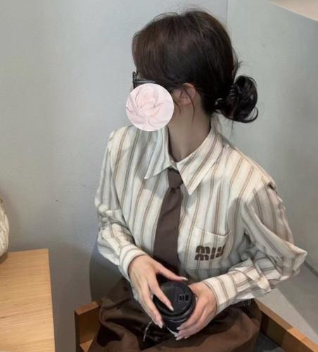 قميص ميو ميو