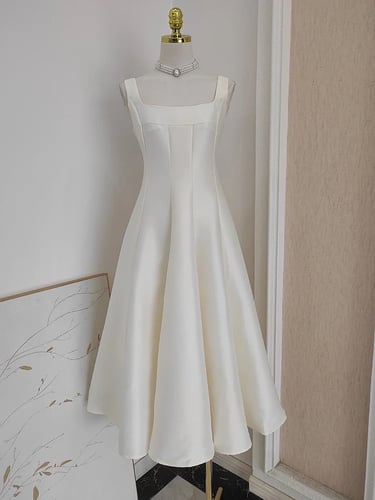 فستان كلوش بكسرات